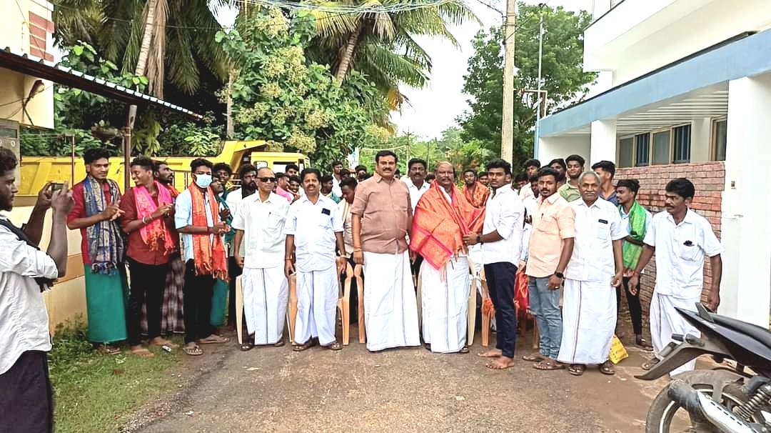 Prabha0745's tweet photo. இன்று அமமுக வில்
துணைப்பொதுச்செயலாளர் திரு.#ரெங்கசாமி அவர்களை சந்தித்து
தஞ்சை மாநகர் மாவட்ட கழக செயலாளர் திரு.#ராஜேஸ்வரன் முன்னிலையில்
75 க்கும் மேற்பட்ட இளைஞர்கள்
முதல் வாக்காளர்கள் தங்களை அம்மா மக்கள் முன்னேற்ற கழகத்தில் இணைத்து கொண்டார்கள்
#TTVDhinakaran #AMMK #PVSP https://t.co/SCFXbPLpVy