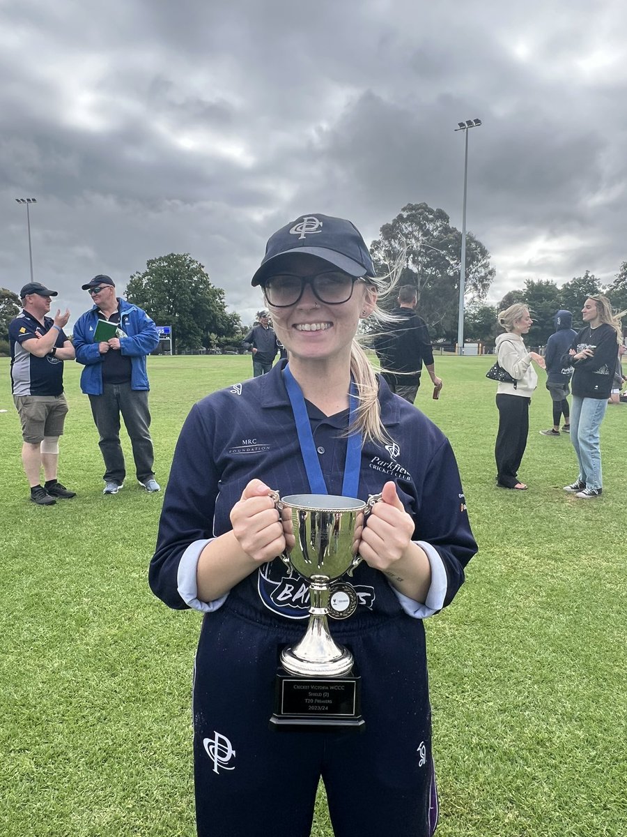thill73's tweet photo. Two very proud parents tonight, @Jordanhill98_  part of the @Parkfield__CC  Women’s team who today became Cricket Victoria Shield 2 T20 Premiers!  Great work Jordie!  #proudtobeparkfield #proudmumma 🏆🏏💙💜 https://t.co/HTljfEaI0P