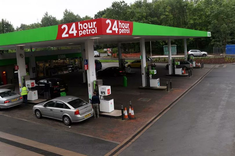 Driver told not to use cheapest petrol at the pumps examinerlive.co.uk/news/cost-of-l…