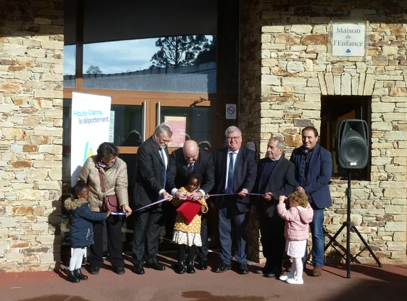 Les nouveaux locaux de la Maison de l’enfance de Saint-Yrieix ont été inaugurés

#locaux #saintyrieix #hautevienne #enfance #jeunesse 

lepopulaire.fr/saint-yrieix-l…