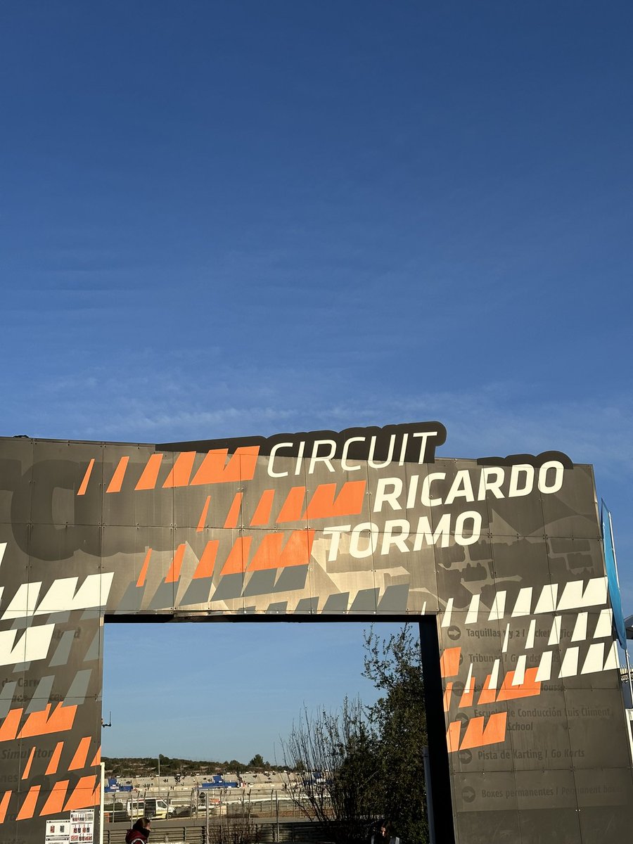 IvecoES's tweet photo. Hoy cerramos una apasionante temporada de #MotoGP. ☀️ 18 grados y una afición de locura: se llama Cheste y la magia del ‘Made in Spain’ 🏍️🫶🏻

#IVECO #ValenciaGP  @HRC_MotoGP @marcmarquez93 @MotoGP https://t.co/mAM2rJP1u7