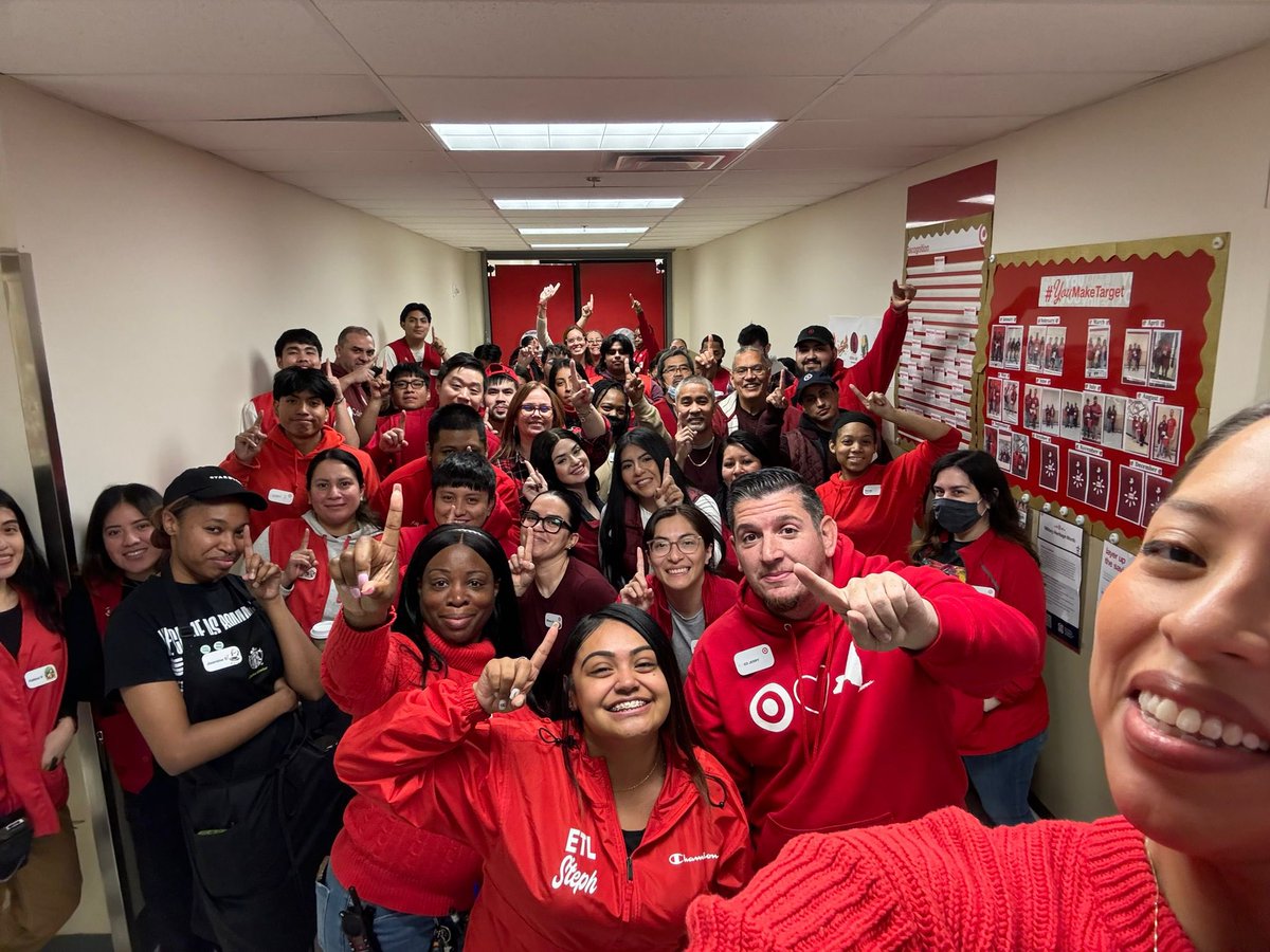 Jerry Volpe (@gvolpe18) on Twitter photo Want to thank everyone in this building for their passion, energy, grace and hard work in the lead up to this weekend! You are killing itβ¦. And we are not done yet! #2451 #FlushingsFinest <a href="/LisaThomasTGT/">Lisa Thomas</a> <a href="/StephnySales/">ππππππππ’</a> <a href="/JivanPennant/">Jivan Pennant</a> <a href="/maria_chav_t/">Maria Chavez</a> <a href="/6_uadalupe/">Guadalupe Martinez</a> <a href="/jj_pineda_/">Juan Pineda</a> Want to thank everyone in this building for their passion, energy, grace and hard work in the lead up to this weekend! You are killing itβ¦. And we are not done yet! #2451 #FlushingsFinest <a href="/LisaThomasTGT/">Lisa Thomas</a> <a href="/StephnySales/">ππππππππ’</a> <a href="/JivanPennant/">Jivan Pennant</a> <a href="/maria_chav_t/">Maria Chavez</a> <a href="/6_uadalupe/">Guadalupe Martinez</a> <a href="/jj_pineda_/">Juan Pineda</a>
