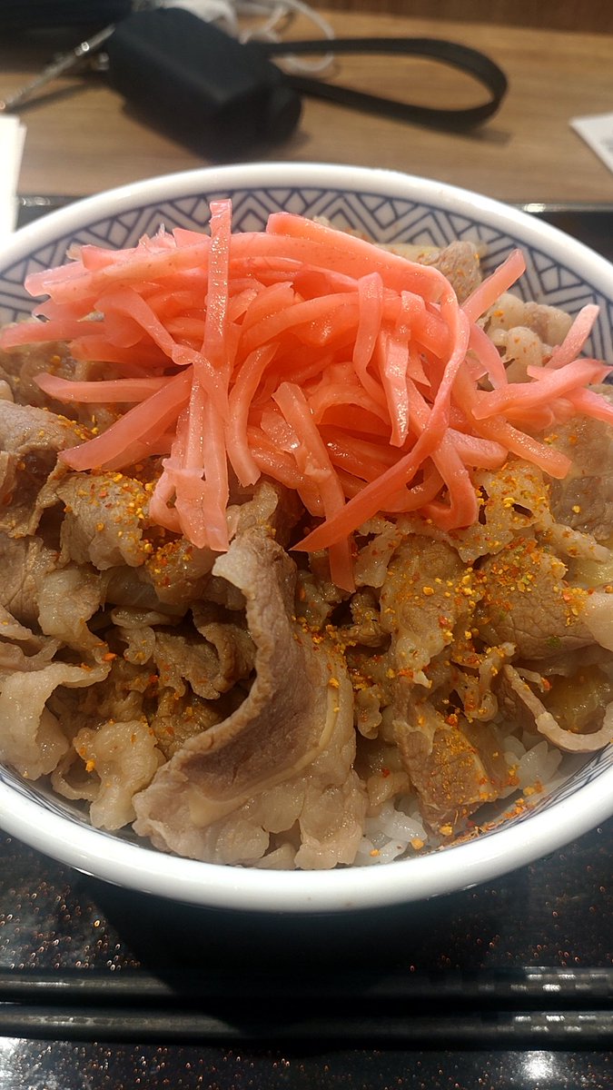 今日の吉野家、ごはんが多かった気がする🤩
いや、きっとこれが正しい量だわ
あっ、紅しょうがはいつも多めっす😛