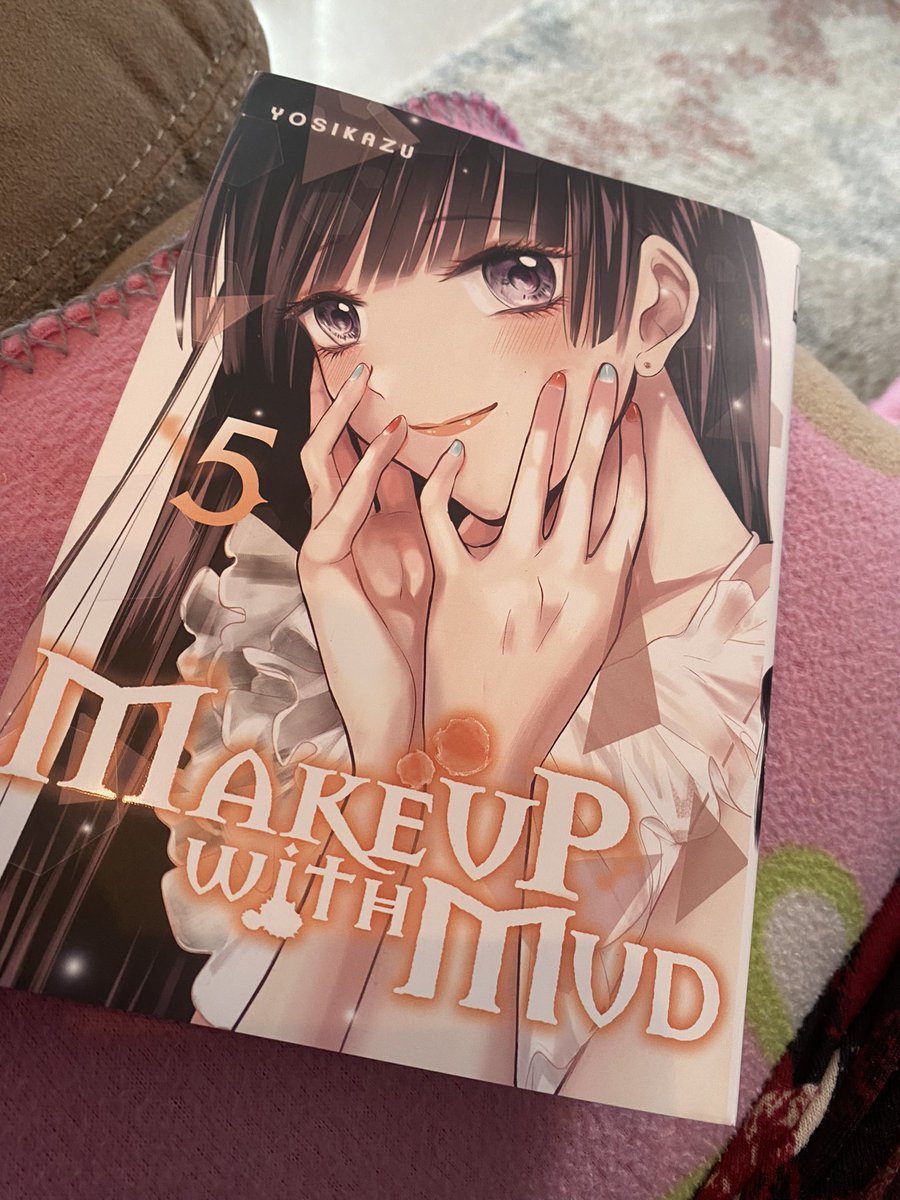 lesvoyagesdely's tweet photo. Make up with mud tome 5

Ah cette édition 
Je n’ai jamais vu Yves autant à fleur de peau. C’est l’occasion d’en apprendre plus sur sa famille !
De son côté Miku continue à avancer. https://t.co/RGr7qaIneb