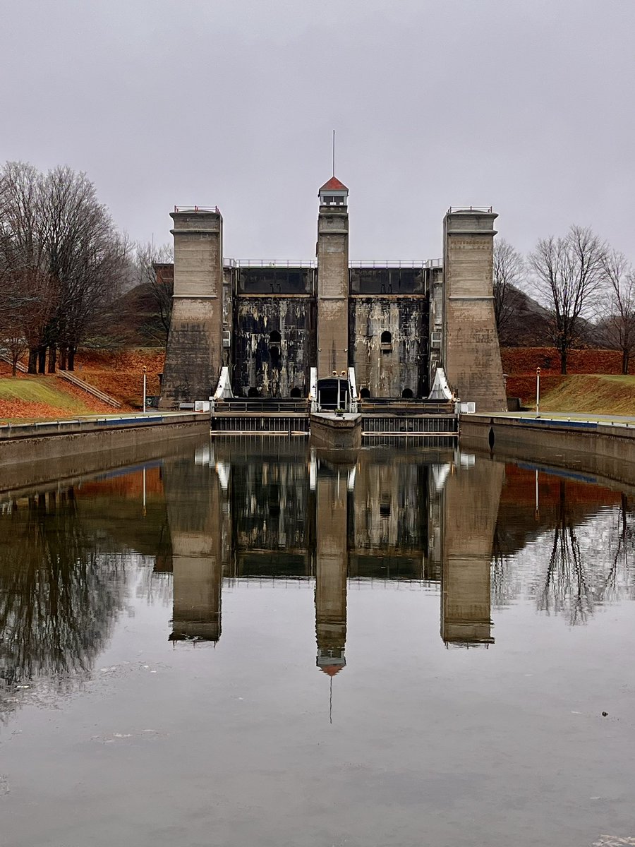 Reflections of Peterborough Lift Lock 📍Peterborough, Ontario, Canada  
#DiscoverOn #kawarthalakes #ExperienceKN #thekawarthalakes #Reflection #reflectionphotography #ThePhotoHour #StormHour