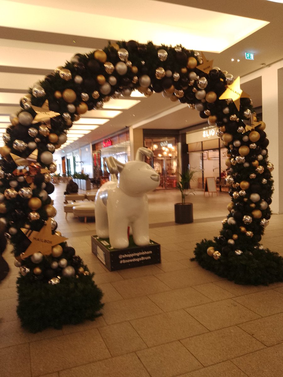 Tarliebear's tweet photo. It's beginning to look a lot like Christmas, Snowdogs everywhere I go. Say a big hello to #Sparkle @ShoppingInBham #SnowdogsBrum @wildinart. There are 10 to find dotted around Birmingham #tarlietravels @ColmoreBID @CentralBIDBham #Christmas2023 @Mailboxlife https://t.co/w2UQujgA8F