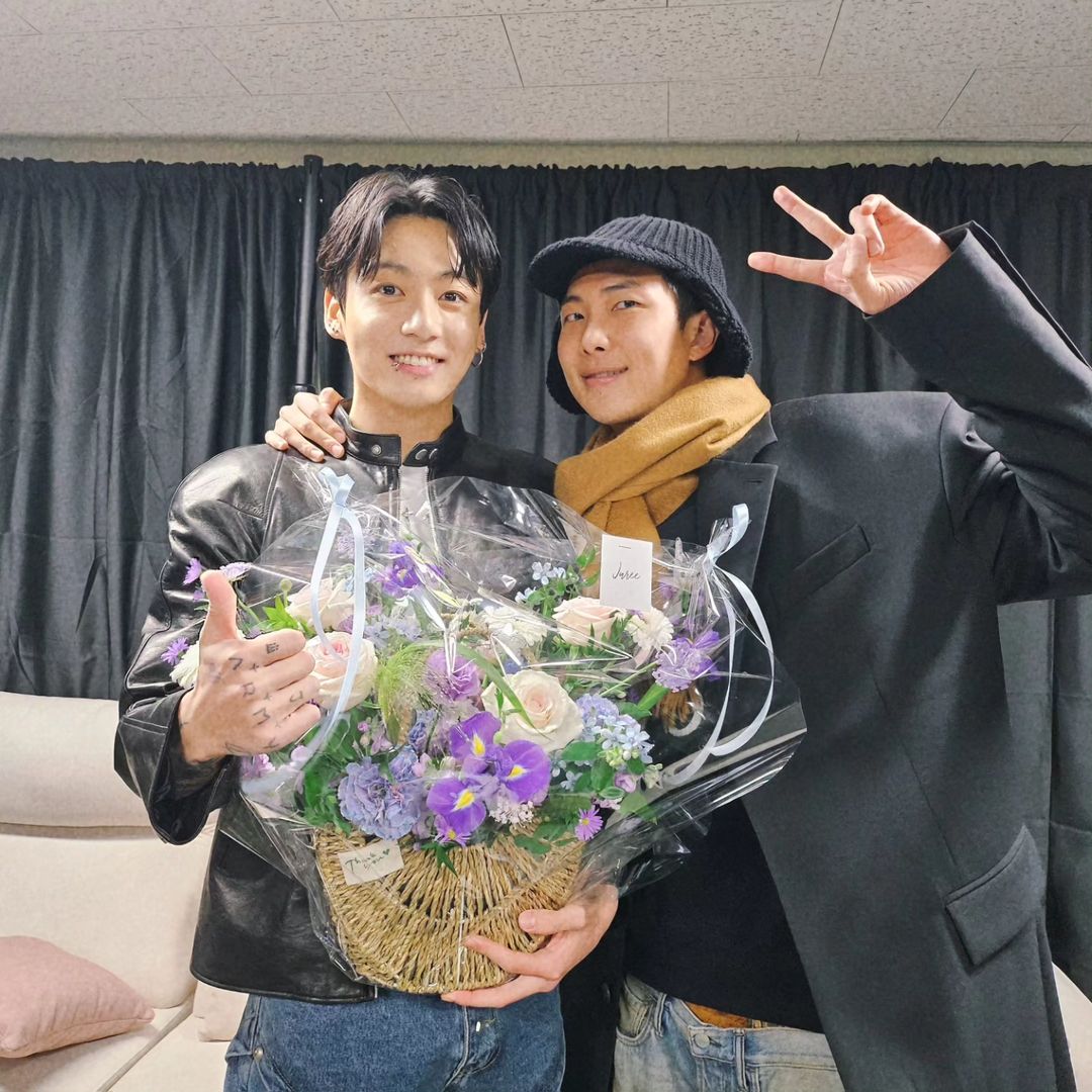 [INSTAGRAM] Namjoon 🐨

"Aqueles que se encontram são obrigados a se separar.. aqueles que se separam são obrigados a se encontrar novamente/retornar."

*Ele postou um ditado sobre despedidas e reencontros 🥹💜🫂

[+]