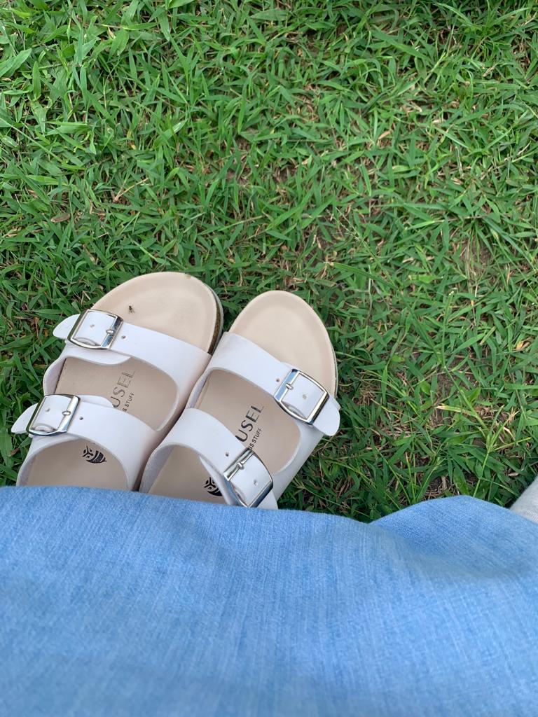 ikanblubuk_'s tweet photo. Sandal favoritkuu🥹
Aku suka pake kemana-mana. Awet dan nyaman. Bahan kulitnya ga gampang ngelopek. Dibawa ke pantai juga pernah. Kalo kotor tinggal dibersihin pake tisu basah. Lumayan menambah tinggi badan 3cm. Kiki ki 😁

https://t.co/dqNOxlsdnR https://t.co/ZEOPxdzaLj