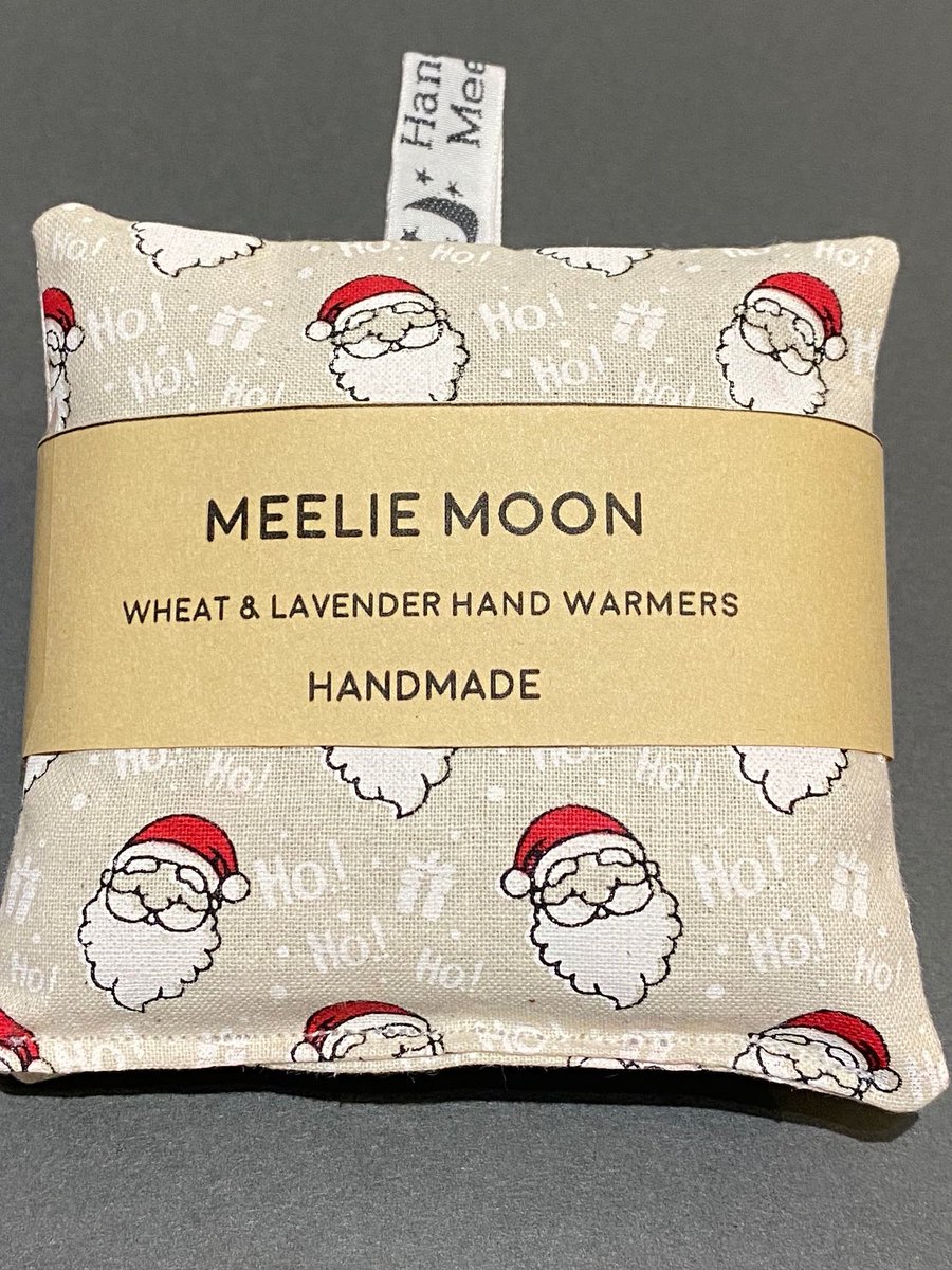 meeliemoon's tweet photo. #ukgiftam #ukgifthour #shopindie #fatherchristmas #xmaseveboxgift #SMILEtt23 keep cold hands warm & toasty with our Father Christmas hand warmers £10.00 #coldhands #raynaulds https://t.co/0EJlMe7z7Z https://t.co/mQelyj0cZS