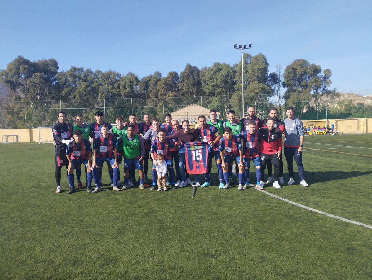 SFCMinerva2's tweet photo. Todo el equipo apoyando a José Alberto tras su lesión antes del partido https://t.co/B0U5XYeOc4