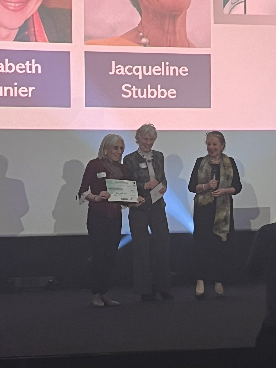 Le lauréat de la catégorie Jeunesse  de la 36e édition du Prix Roberval est Robots-Voyage dans le futur de Norédine Benazdia et El Gunto
Félicitations !