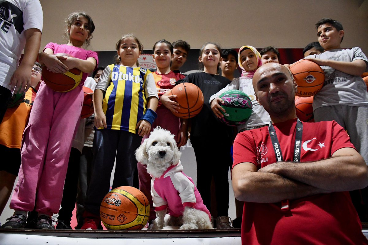 gencliksporbak's tweet photo. Gebze Gençlik Merkezimizin gönüllü patisi dünya tatlısı Mila ile iyi pazarlar dileriz! 🌸🐾  #GönüllüPati https://t.co/Vvxq0XEw8m