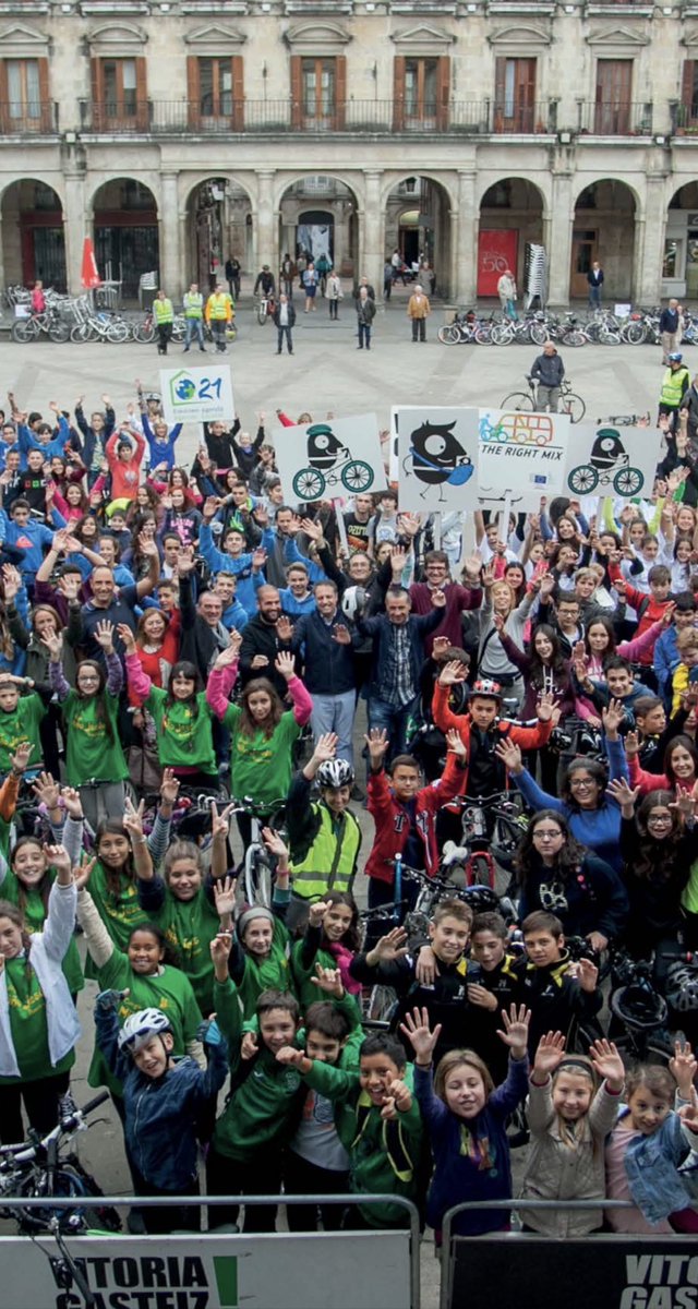 eskubi's tweet photo. En el primer #WorldSustainableTransportDay es más que oportuno volver a incidir en el rol inapelable que la movilidad activa y el transporte público tienen en el reto climático y en la construcción de ciudades a escala humana, más inclusivas, seguras y saludables. 🚶🏾‍♀️🚴‍♂️👩‍🦽🚌🚉 https://t.co/nJHSvfYkUP