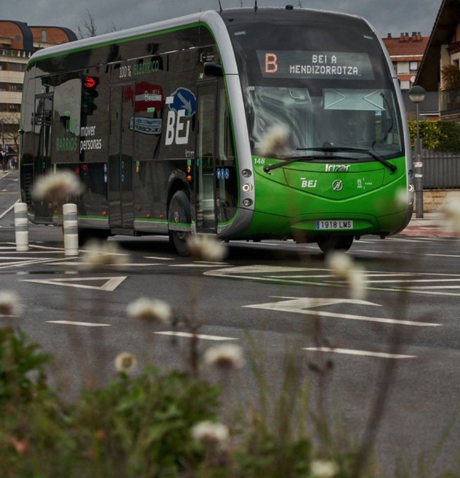 En el primer #WorldSustainableTransportDay es más que oportuno volver a incidir en el rol inapelable que la movilidad activa y el transporte público tienen en el reto climático y en la construcción de ciudades a escala humana, más inclusivas, seguras y saludables. 🚶🏾‍♀️🚴‍♂️👩‍🦽🚌🚉