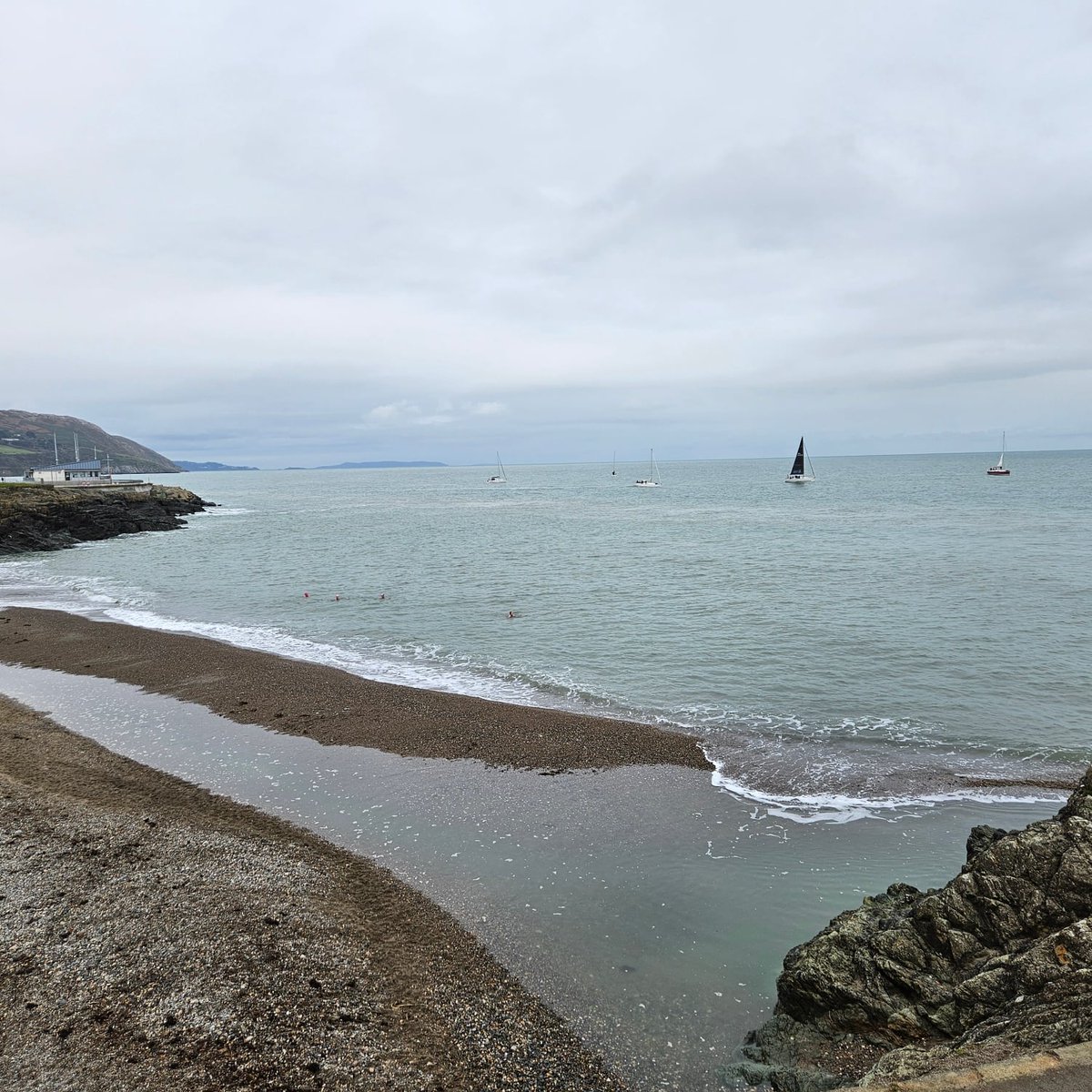 Busy beach for my swim this morning.... 🥶 temperature is definitely dropping though.....