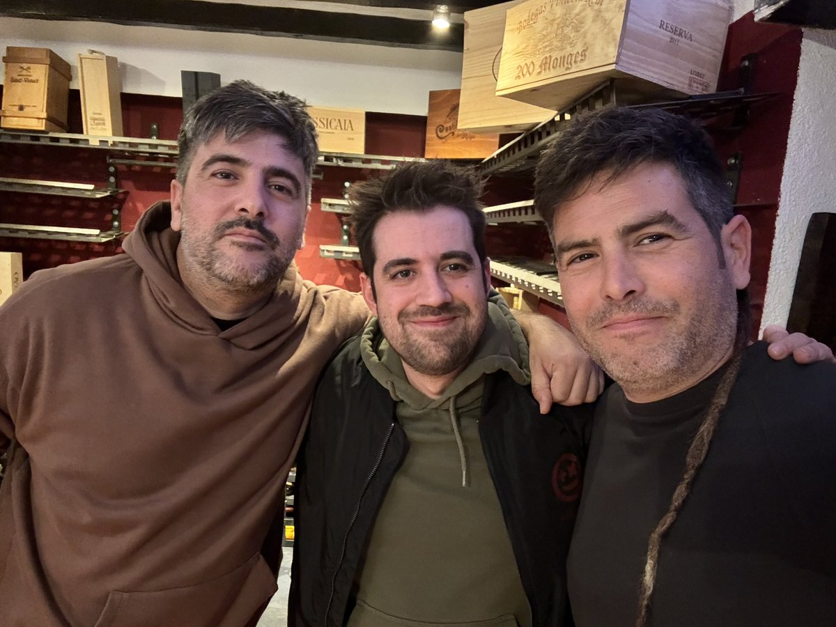 estopaoficial's tweet photo. Jo ke noche la de anoche @auronplay https://t.co/MGrMlLYxoK
