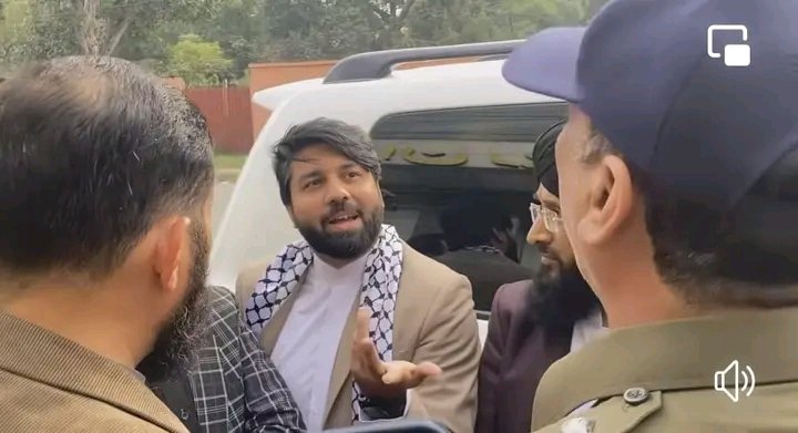AhmadRana007a's tweet photo. ہم آج 26 نومبر 2023 اتوار کو شمشیرِ اعلیحضرت حضرت علامہ مولانا مفتی حنیف قریشی اور قبلہ اویس ربانی مدظلہ العالی کو حق کی فتح پر مبارکباد پیش کرتے ہیں 
@OwaisRabbani
#muftihanifqureshi
#owaisrabbani #mirzaaliengineer
#26November #salute https://t.co/TZPsvnJ7hp