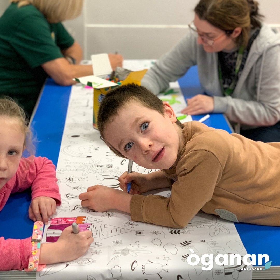OgananChildcare's tweet image. 2/2
📸 Cluba nan Saor-làithean Ghlaschu! 🍂
Tuilleadh dhealbhan bho Òganan Ghlaschu aig àm cluba saor-làithean an Dàmhair 🎃
/
📸 Glasgow Holiday Club! 🍂
More photos from our October holiday club at Òganan Ghlaschu 🎃

#Gaelic #holidayclub #glaschu #glasgow
