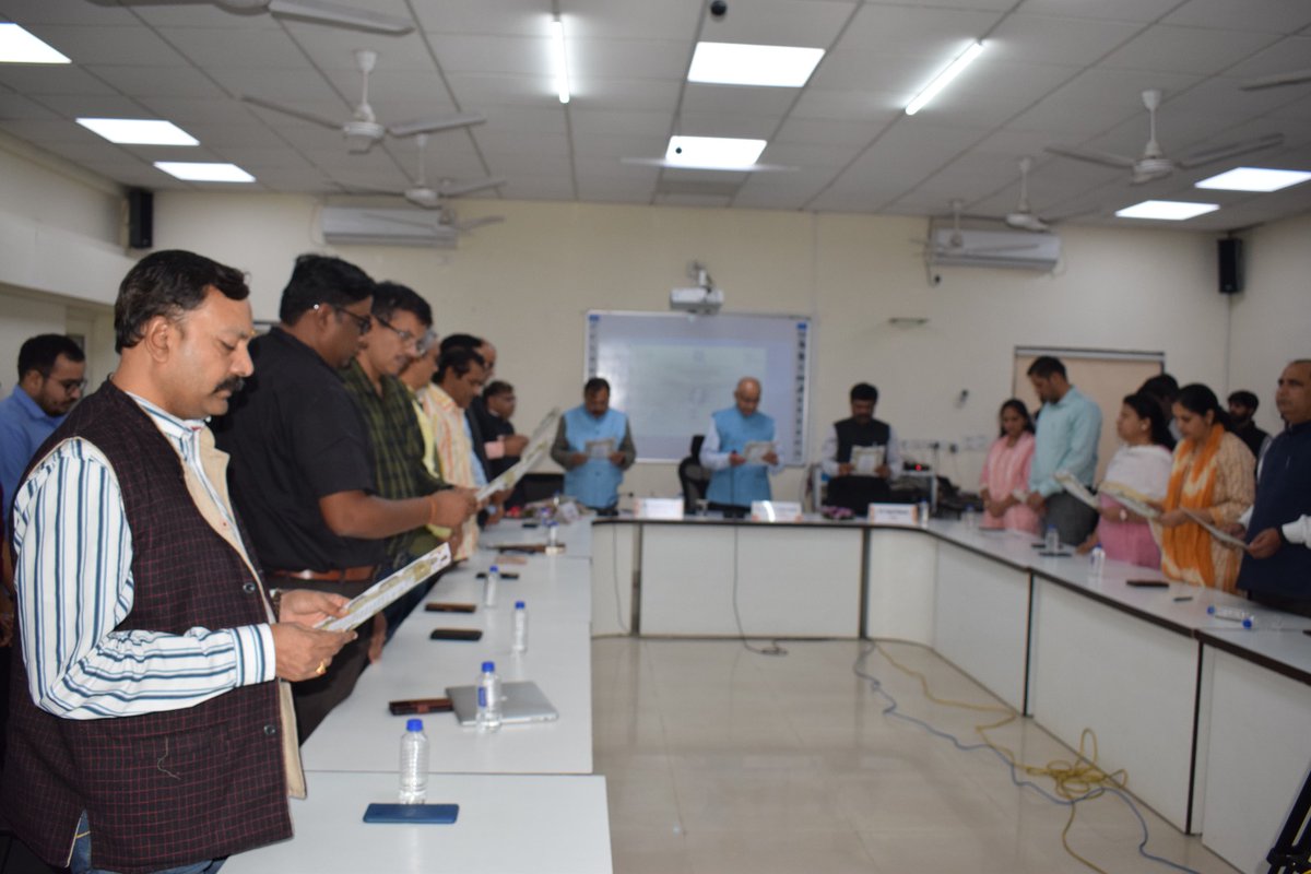 PROCUG1's tweet photo. 📜Celebrating Constitution Day at Central University of Gujarat, Gandhinagar! 🇮🇳 Reflecting on the values that bind our nation together - justice, liberty, equality. Let's uphold the spirit of our Constitution. 
#ConstitutionDay #CUG #CUGUpdate https://t.co/hIejdDkLyl