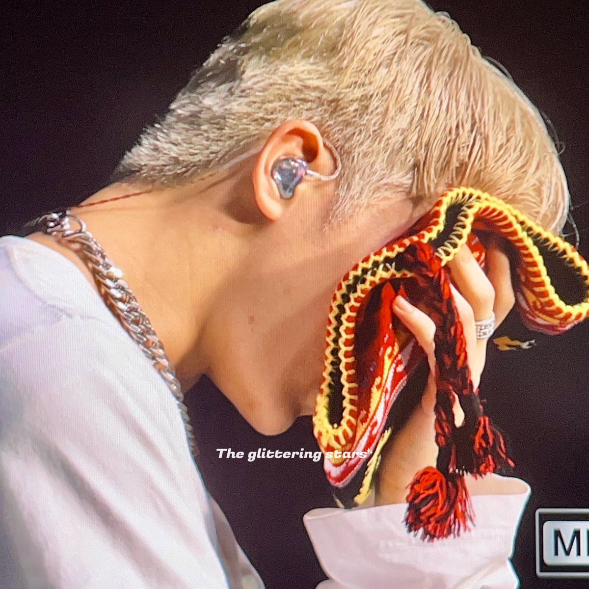 joyfulmarkly's tweet photo. THE TEARSSS.. he cried so much tonight oh my baby you did so well mark we love you :((( https://t.co/iYDXhlWHGU