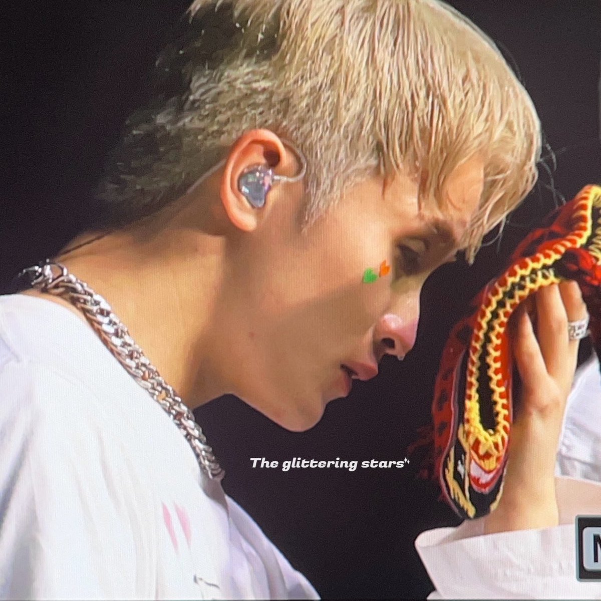 joyfulmarkly's tweet photo. THE TEARSSS.. he cried so much tonight oh my baby you did so well mark we love you :((( https://t.co/iYDXhlWHGU