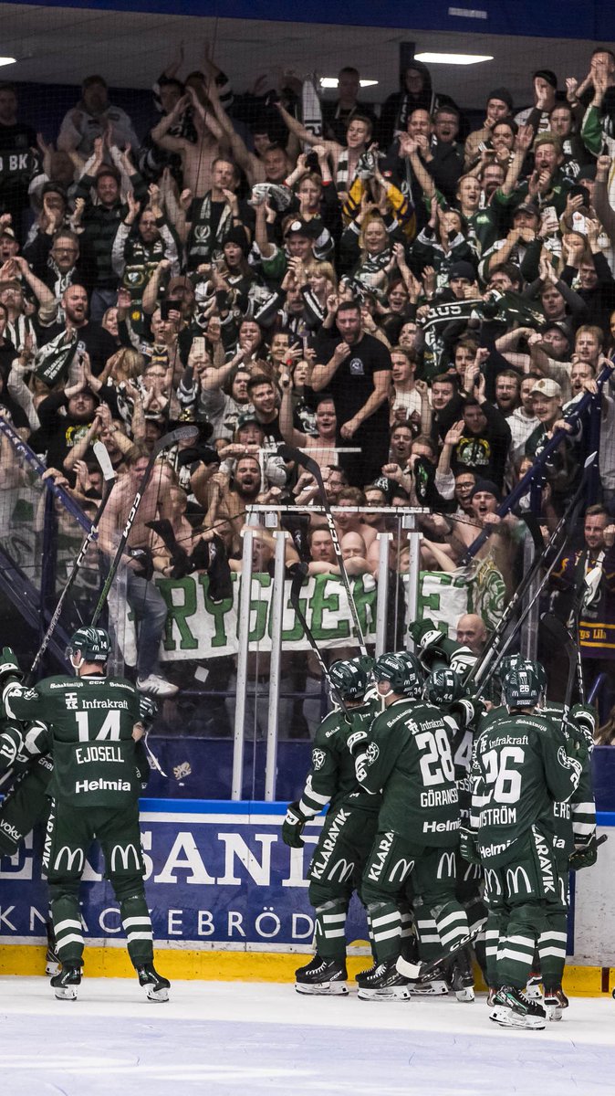 ThomsHenrik's tweet photo. Varenda ihoppressade jäkel i den här bilden är en hjälte. 
Sträck på er, ni är bäst i ligan. #drag https://t.co/voKWZY5xrK