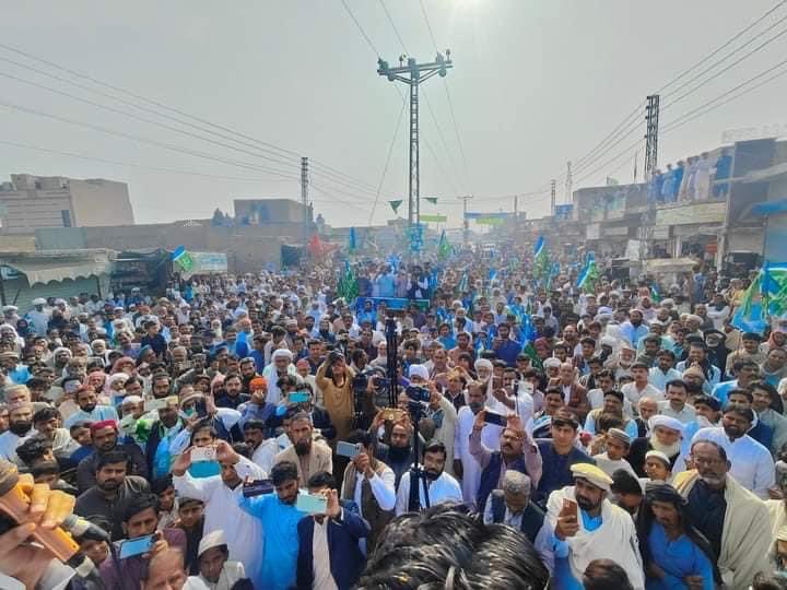 Esmatara3's tweet photo. #خوشحال_پاکستان_کارواں
#وہوا: خوشحال پاکستان کارواں پہلا دن ۔
امیر جماعت اسلامی سراج الحق خوشحال پاکستان کارواں سے خطاب کر رہے ہیں۔راؤ محمد ظفر امیر جماعت اسلامی جنوبی پنجاب ، صہیب عمار صدیقی قیم صوبہ ،رشید احمد اختر امیر ضلع ہمراہ ہیں ۔
#JamaateIslami #pp283 https://t.co/1z9peVt8f1