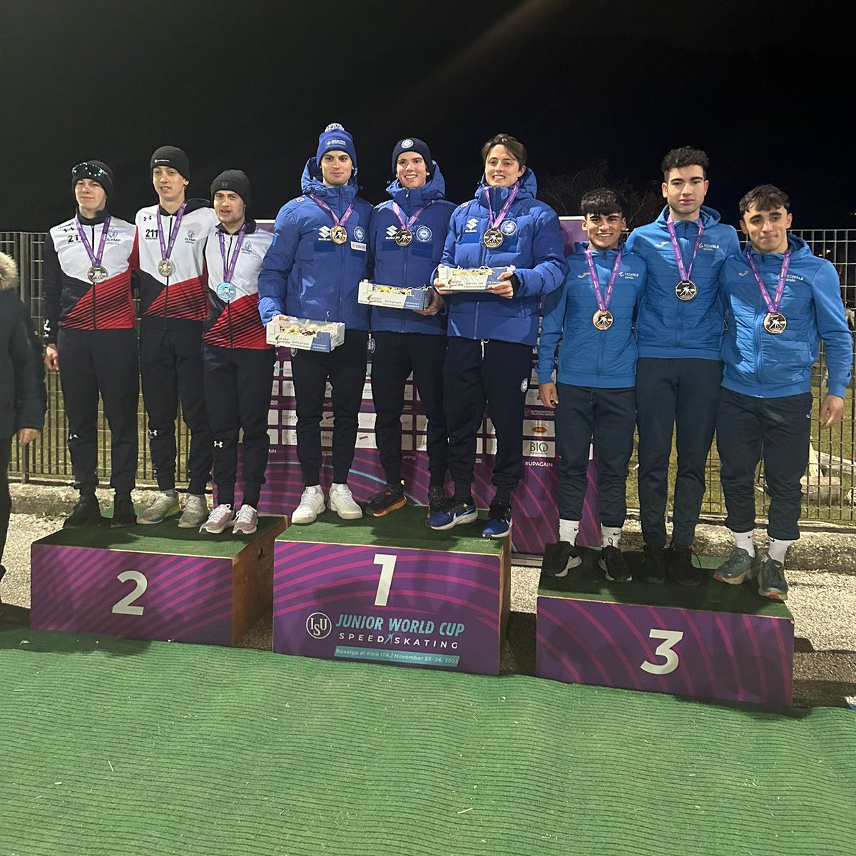 El equipo neosenior masculino de #speedskating logra la medalla de 🥉 en la prueba Team Pursuit de la Copa del Mundo Junior de Baselga 🇮🇹

Felicidades! 🎉 

#viveelhielo #patinajevelocidad