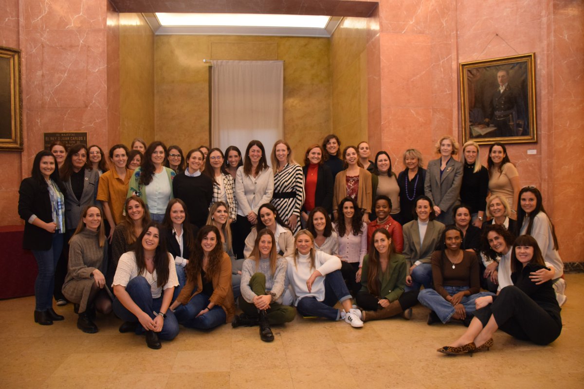 mmora's tweet image. La masterclass &quot;Connecting the Dots&quot; de #AWEnergized tiene un componente especial para mi ya que buscamos reunir a emprendedoras de las tres ediciones para fomentar conexiones que puedan desembocar en futuras sinergias. Muy feliz de ver que la familia crece! @FomentTreball