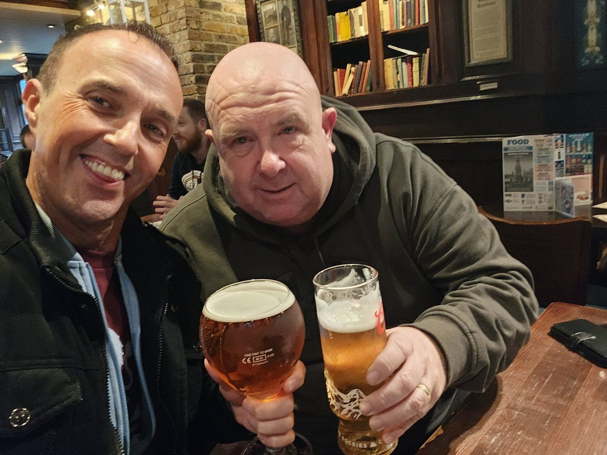 SteveDeery's tweet image. Chin chin Villans 🍺 #avtc 🦁💜💙