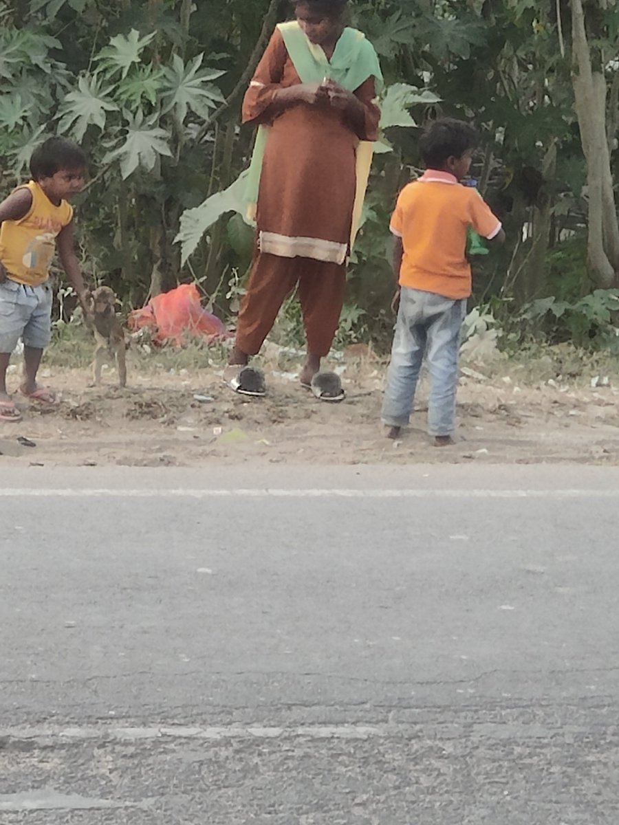 kktushar1998's tweet photo. @FIAPOIndia Tiny monkey tied in iron chains. I daily see these kids playing with him... More like torturing him. Please rescue this monkey &amp; let him be free &amp; live in his own habitat. Location : Mahewaganj, slum area,Lakhimpur-kheri,Uttar Pradesh. https://t.co/vYoWWqpVQC