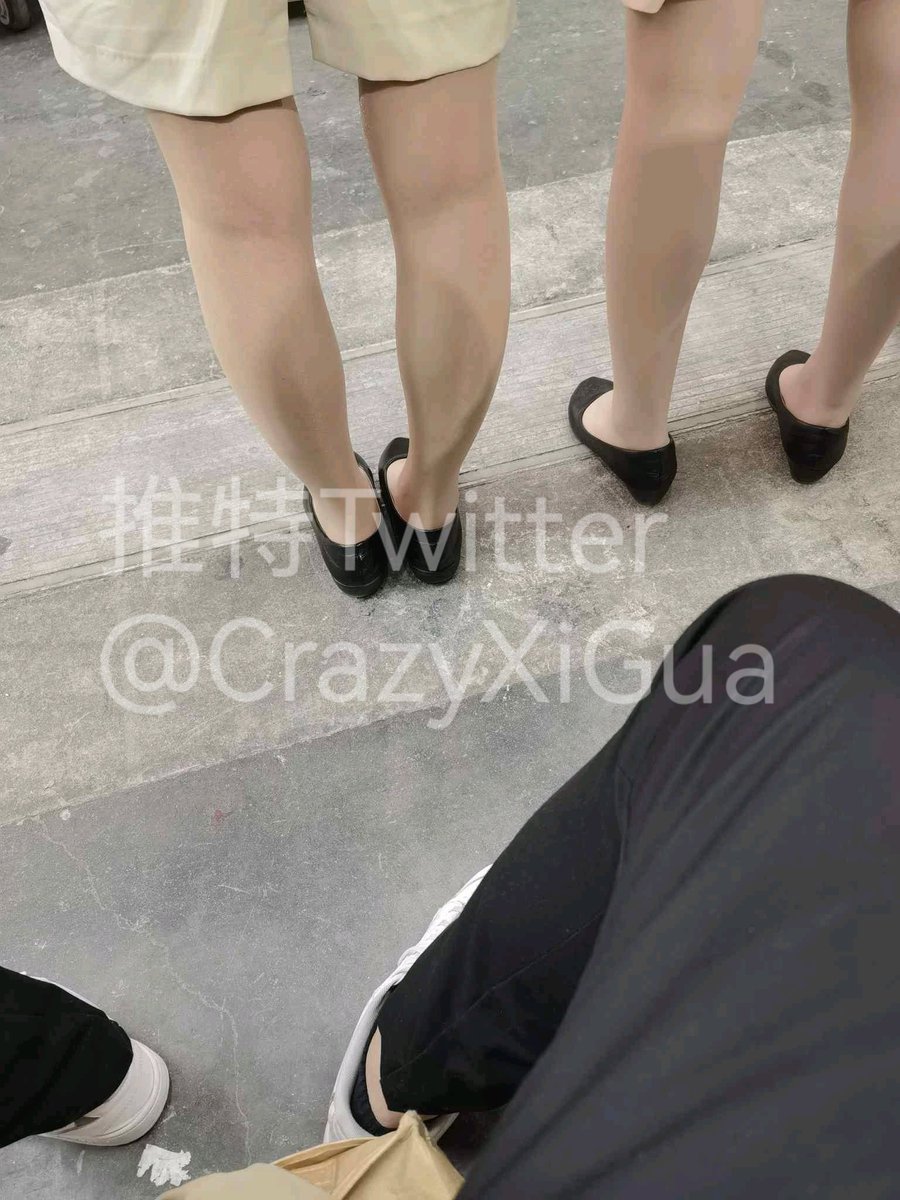 车展见闻，满世界都是肉丝，而且都是八九分的高颜值小姐姐，质量都是杠杠滴！忍不住潜入后台休息区近距离欣赏！ #车展 #丝袜 #肉丝 https://t.co/r0TdJce5NQ