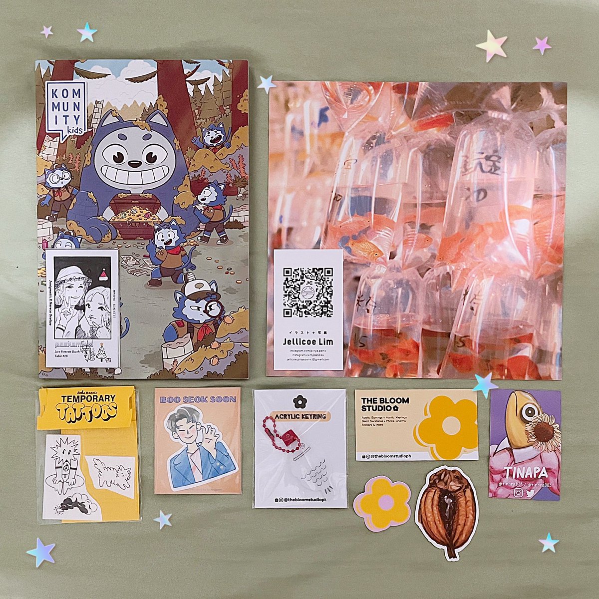 plutoseko's tweet photo. wala pang 13th month pay kaya eto muna for paskomiket 🥹

artists L-R: 💛
@/nareca_ocoitse_illustrations • @PinyaPanic • @sobsannix • @heartjasm • @thebloomstudio_ • @tinapa003 https://t.co/HiMEROTDyV