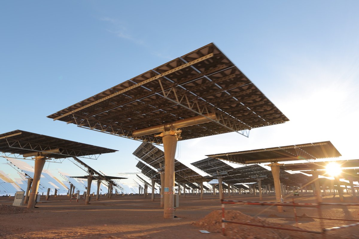 WorldBankGroup's tweet photo. Solar is expected to surpass coal as the world’s most available source of energy by 2027. ☀️ Learn how the right policies and regulations have broken down barriers to #solar – and can continue to do so: https://t.co/dMapmCw8tr #LivablePlanet https://t.co/xK4a4hVDhd