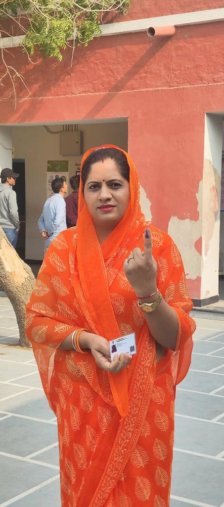 11_suneel's tweet photo. राष्ट्रहित में मतदान 🚩🚩
@isushilakanwar https://t.co/NVgvBFetIu