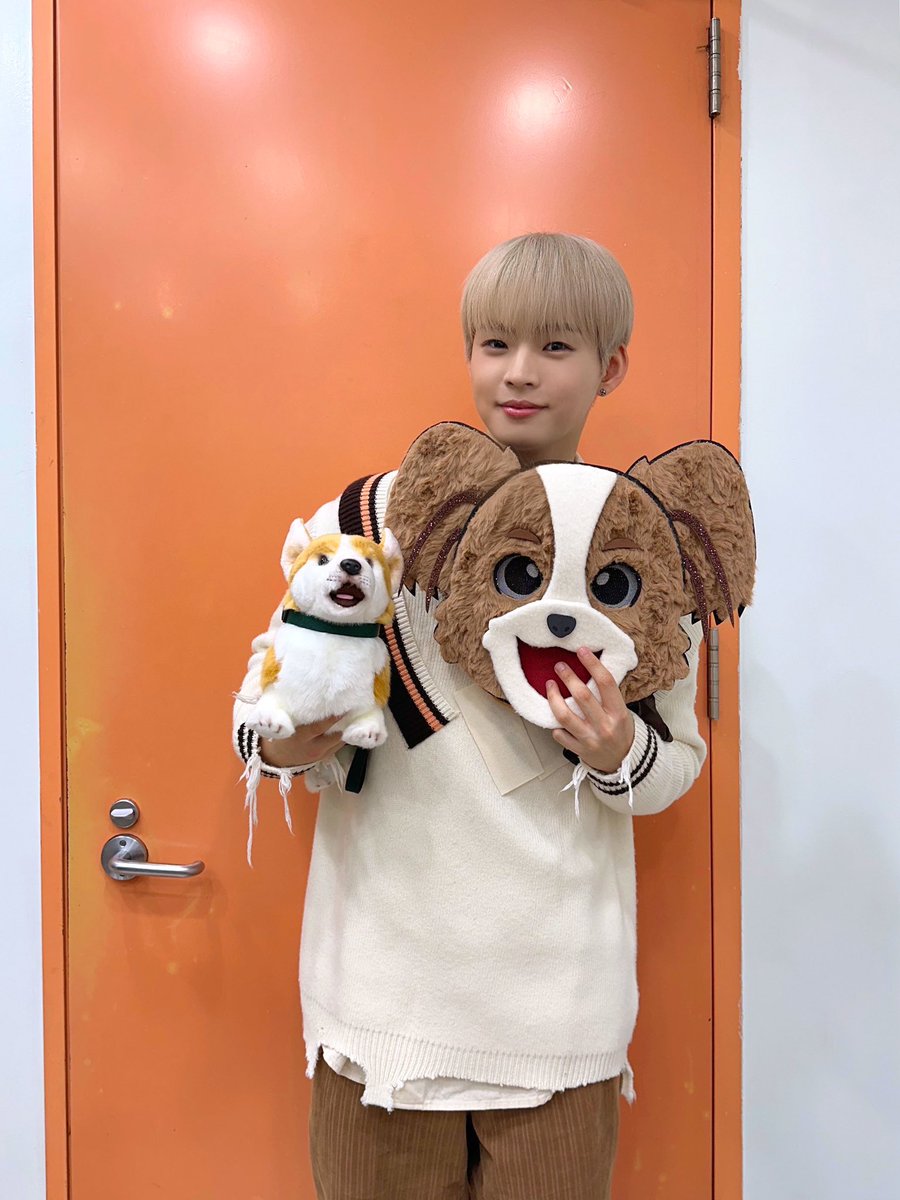 [#LightONF] 2023.11.26 MBC 복면가왕 📸

'모르는 개 산책'의 주인공은 바로! 온앤오프의 감성리더 #효진 이었습니다!

#온앤오프 #ONF
#멋진무대를보여준효진👏👏👏