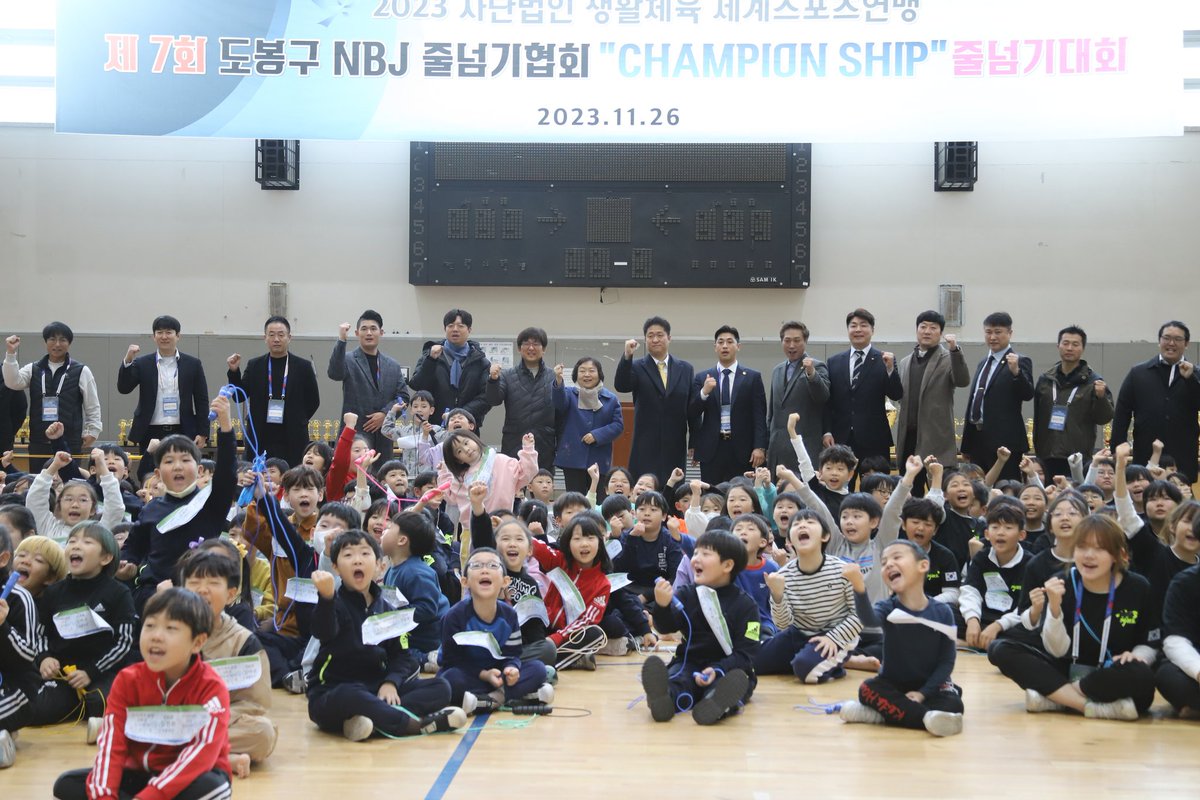 우리 아이들의 줄넘기 실력이 엄청납니다, 
아이들이 태권도 관장님과 사범님들에게 보내는 환호와 함성은 더 엄청납니다. 

아이들에게 사랑받는 국회의원이 되겠다고 다시 한 번 다짐하는 시간이었습니다.
아이들을 든든하게 지켜주는 국회의원, 아이들의 미래를 책임지는 국회의원이 되겠습니다.