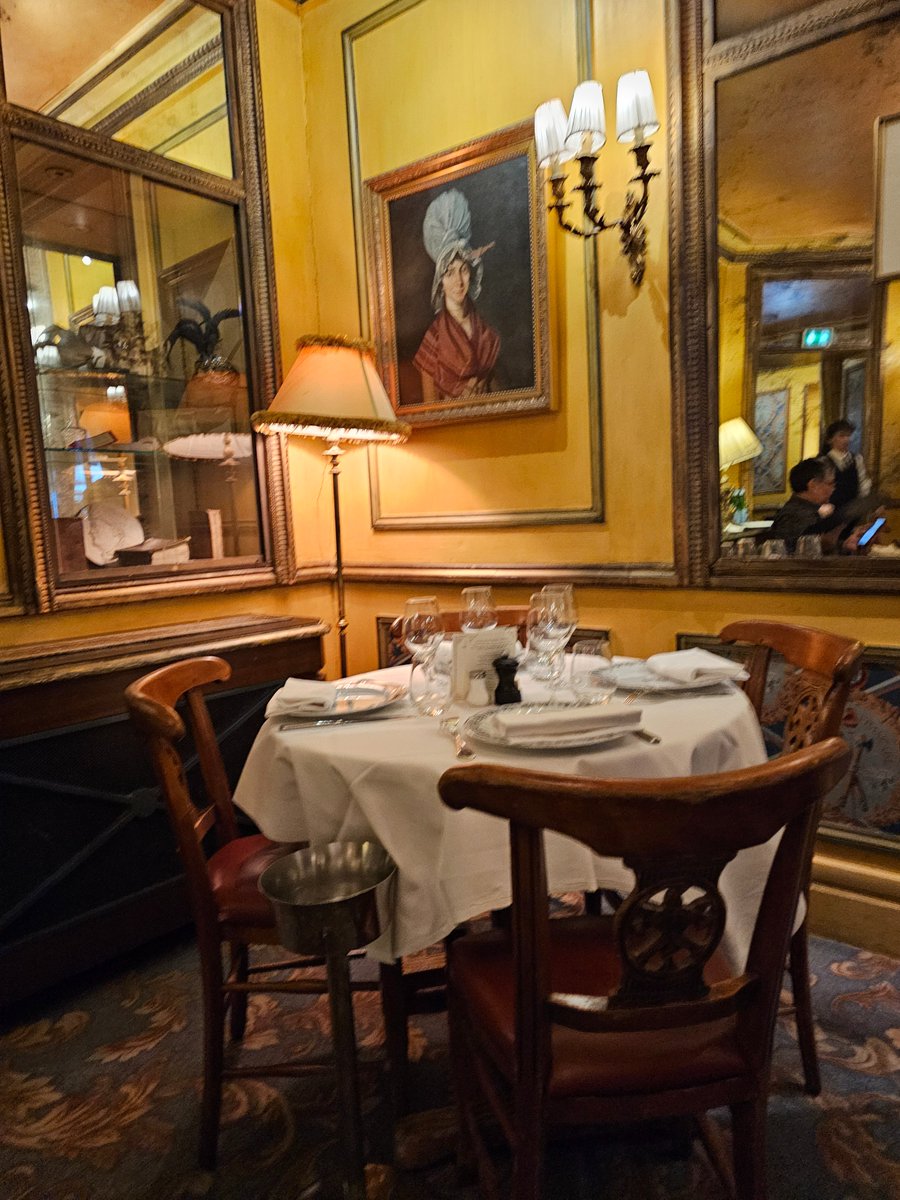 dean1903's tweet photo. 1686'den beri açık..
#Procope #Paris https://t.co/pQesHNRC2Y