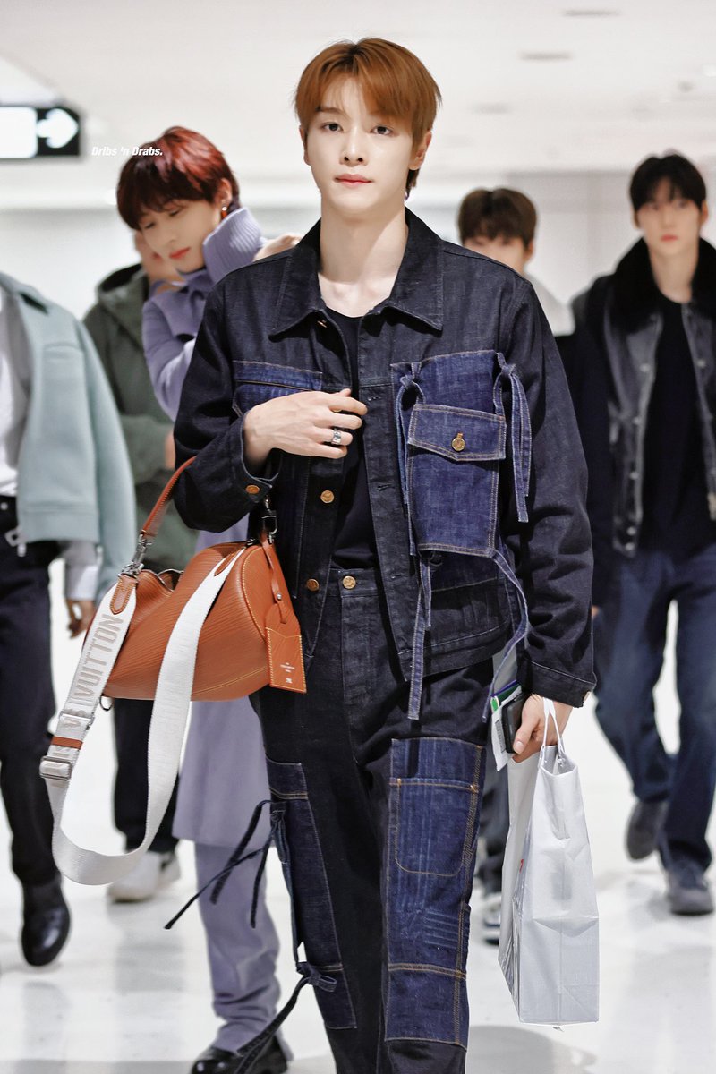 DribsnDrabs0913's tweet photo. 231126  NRT
#성찬 #SUNGCHAN #라이즈 #RIIZE https://t.co/za3Rj9gZNk