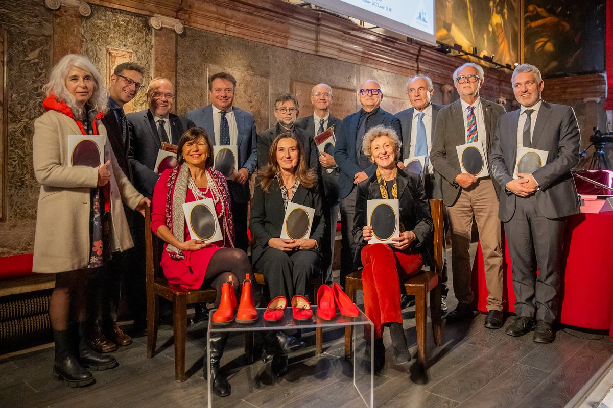 #PremioTorta ai cittadini #veneziani che mantengono viva e attiva la loro città. 

Ricordiamo a tutti i “vincitori e vincitrici”, che potranno ritirare il libro con un’emblematica “copertina riflettente”, in Ateneo Veneto, a partire da lunedì #27novembre.