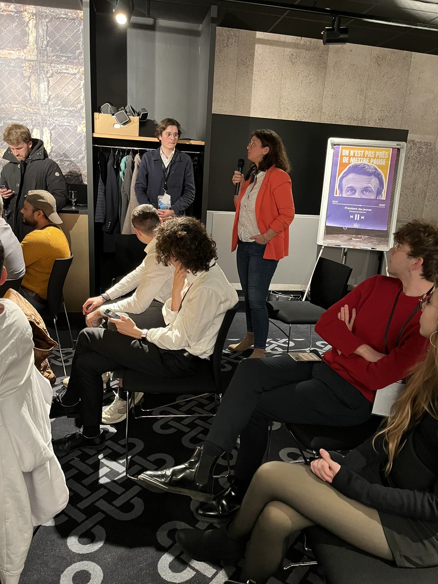 valerie_oppelt's tweet photo. Petit passage au #Mans pour l’#interJam Grand-Ouest #France.
Des jeunes engagés, des interventions 🔝 sur l’histoire du territoire, sur la lutte contre le harcèlement scolaire…
👌 Bravo les jeunes avec #Macron @JeunesMacron @JeunesMacronPDL @jeunesmacron44 🇫🇷🇪🇺 https://t.co/ILb5HGBsmA