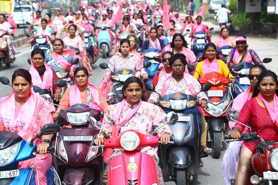 BattiniDilip's tweet photo. WOMEN POWER!

Rallies are not just for men! The girls and women of Serilingampally constituency have rallied supporting my candidature and 
BRS Party
Thank you all for the support!
#SayNoToScamgress  
#VoteForCar #KCROnceAgain
#GandhiOnceAgain #AGandhiAgain https://t.co/KmUQyAKz6V