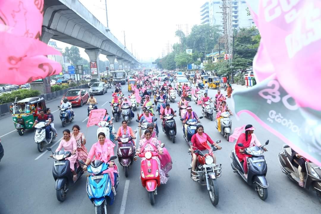 BattiniDilip's tweet photo. WOMEN POWER!

Rallies are not just for men! The girls and women of Serilingampally constituency have rallied supporting my candidature and 
BRS Party
Thank you all for the support!
#SayNoToScamgress  
#VoteForCar #KCROnceAgain
#GandhiOnceAgain #AGandhiAgain https://t.co/KmUQyAKz6V