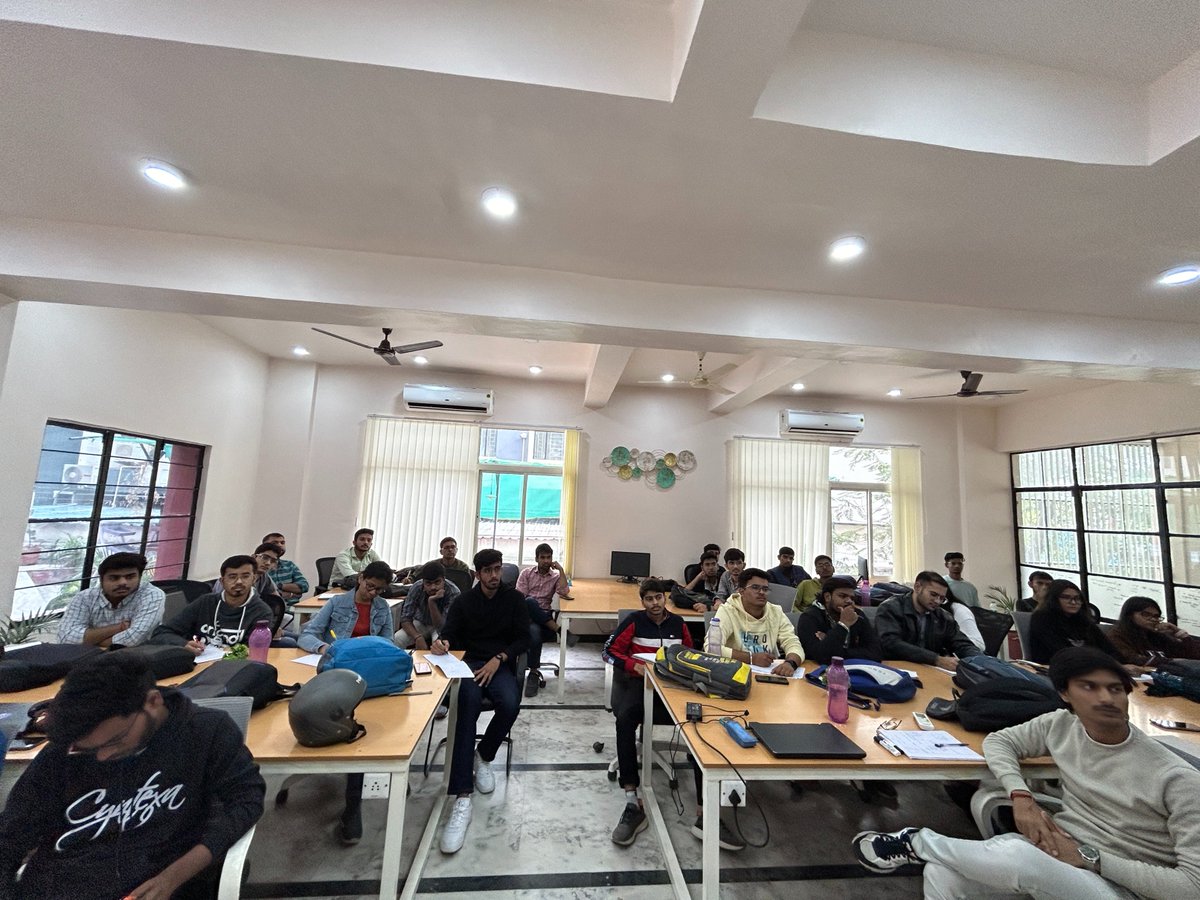 DaoDeepverse's tweet photo. Understanding Blockchain, its architecture, security and encryption at Reef DC Lecture Townhall by @Reef_Chain https://t.co/CT9iMsN3Qc