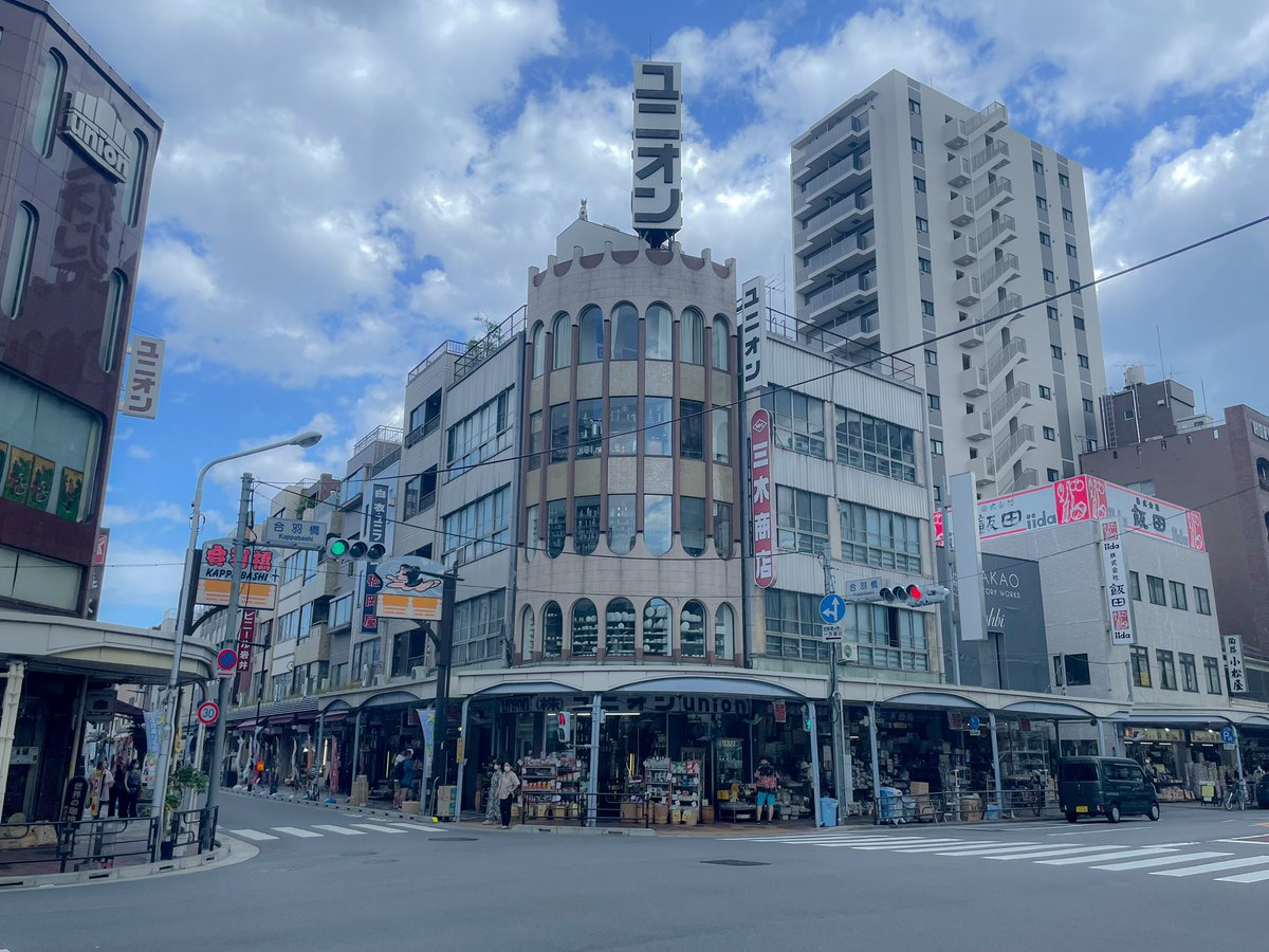 popohu0's tweet photo. おじさん、カップ、カブトムシ。
1度迷い込んだら忘れない、
そんなレトロな街並み。 https://t.co/uK2BmqVRFa