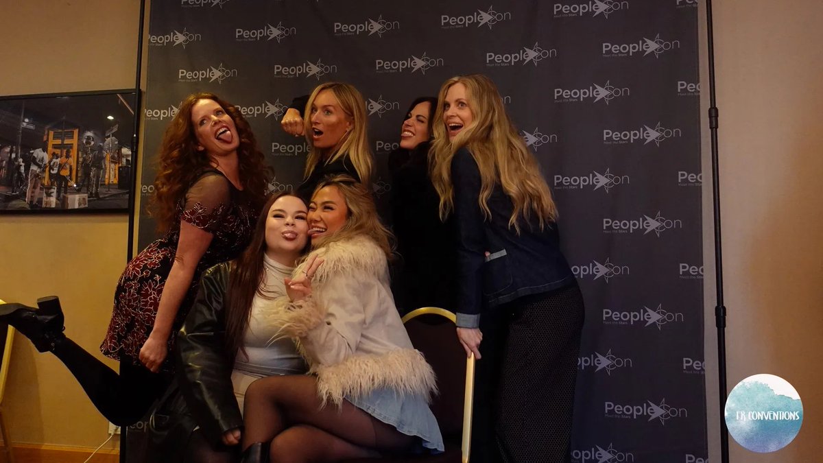 folklaws's tweet photo. actually gutted @peoplecons aren’t doing another ouat con the AMOUNT of behind the scenes pics they’ve took over the event was actually insane. so grateful for #THEC5 <3 https://t.co/WRlAEkEPyY
