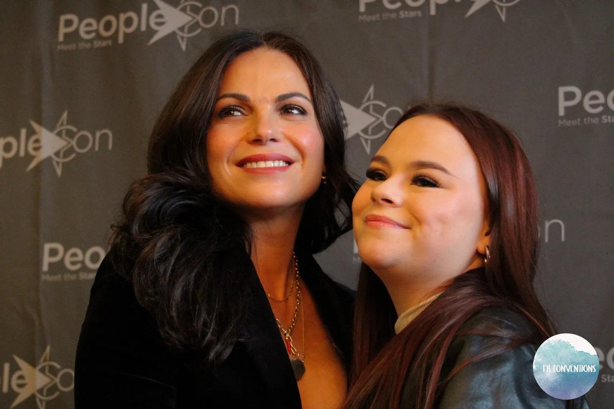 folklaws's tweet photo. actually gutted @peoplecons aren’t doing another ouat con the AMOUNT of behind the scenes pics they’ve took over the event was actually insane. so grateful for #THEC5 <3 https://t.co/WRlAEkEPyY