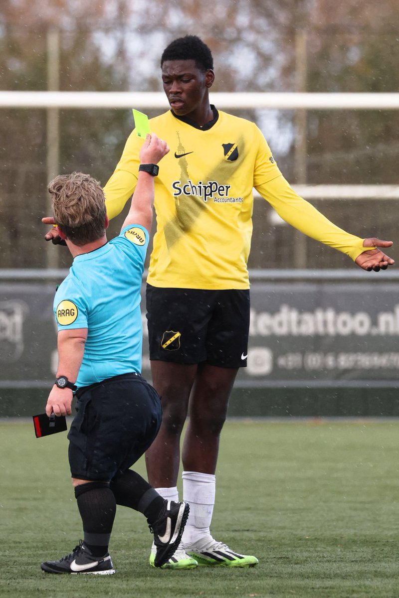 petorie3's tweet photo. Dan mag je wel bijna 2 meter zijn maar deze is voor jouw. (NAC Zwolle O16) https://t.co/6PpCTGOQUS