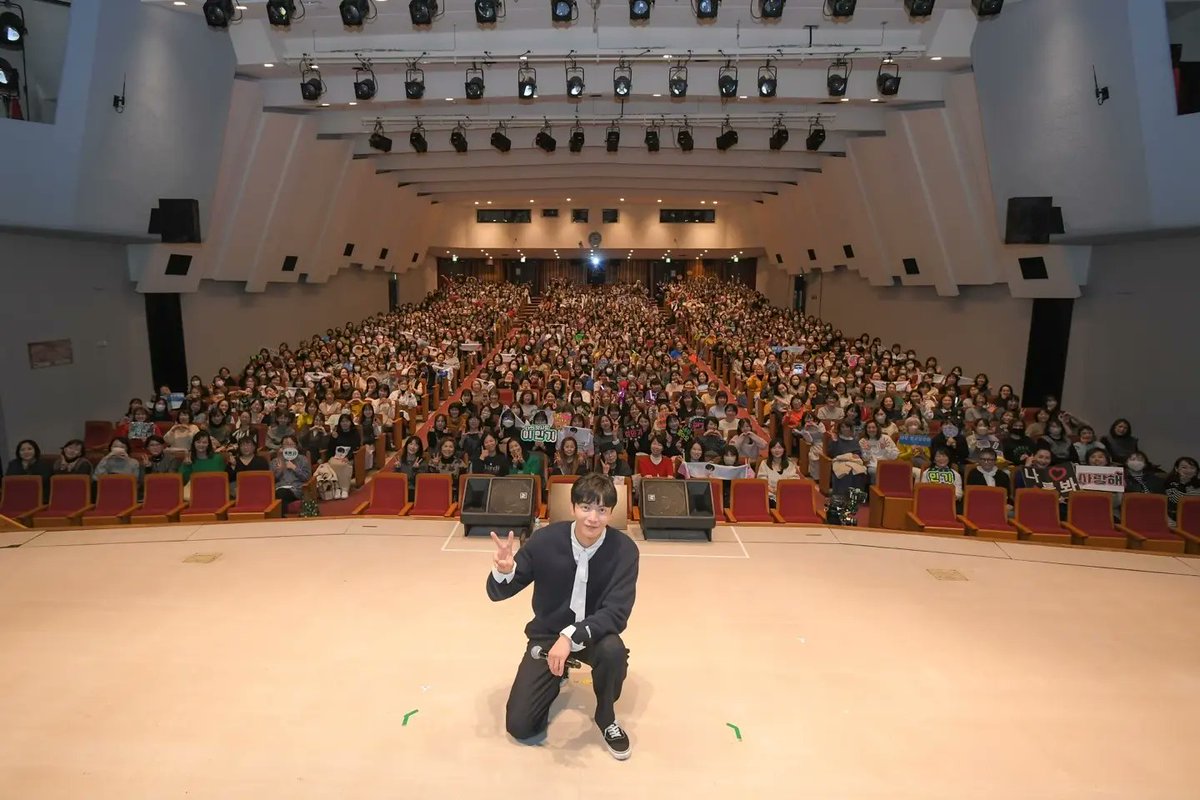 SY__company's tweet photo. 10년만에 만나는 일본 팬분들과⠀
즐거운 시간을 보낸 이민기 배우🩷⠀

팬미팅 [Hello Again]을⠀
함께 해주셔서 감사합니다!⠀

또 만나요👋🏻⠀
⠀
#이민기 #일본 #팬미팅 #helloagain⠀
#leeminki #fanmeeting https://t.co/KsmpuXx660