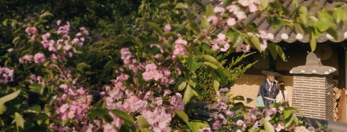 kdramabreak's tweet photo. Thought #TheStoryOfParksMarriageContract was a sageuk so the sudden death really surprised me but pleasantly surprised with the plot so far. Can't wait to see who falls first and how it connects with their past life. https://t.co/Xa17etvtGw